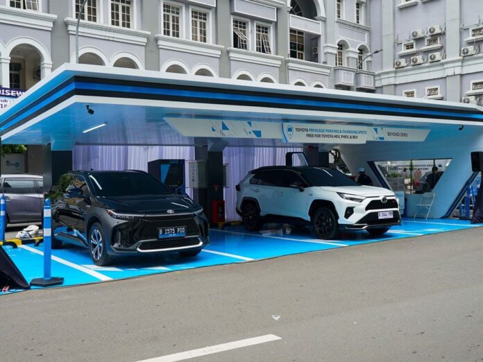 prev-desktop_mobil-hybrid-dan-mobil-listrik-toyota-lexus-punya-tempat-parkir-gratis-di-3-mal-elite-j.jpeg