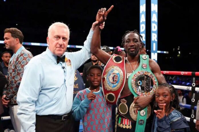 2-jurus-terence-crawford-senjata-kalahkan-canelo-di-kelas-762-kg-lio.JPG