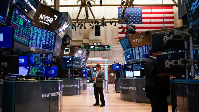 094233100_1667793288-Wall-Street-3.jpg